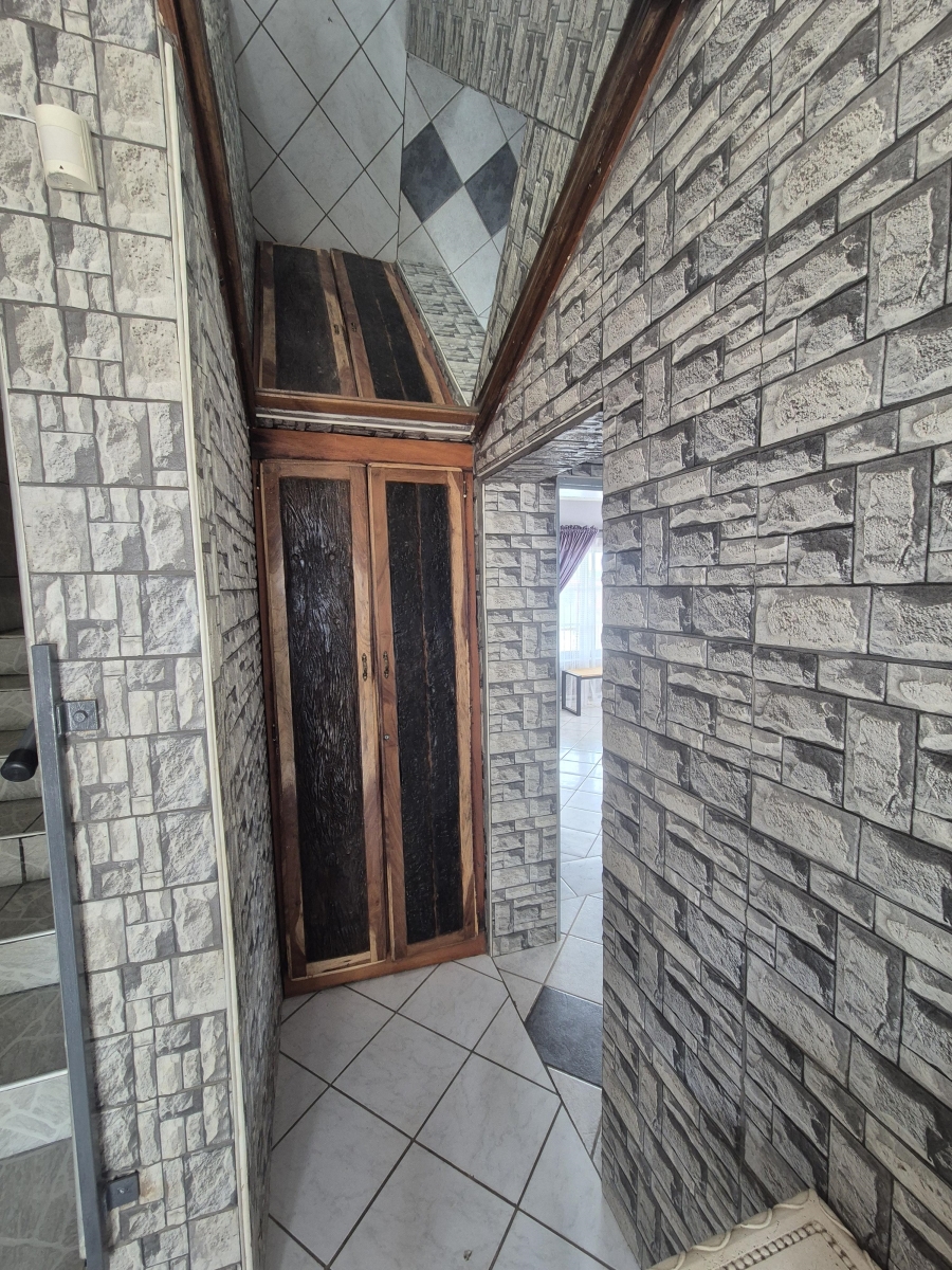 5 Bedroom Property for Sale in Bloemhof North West